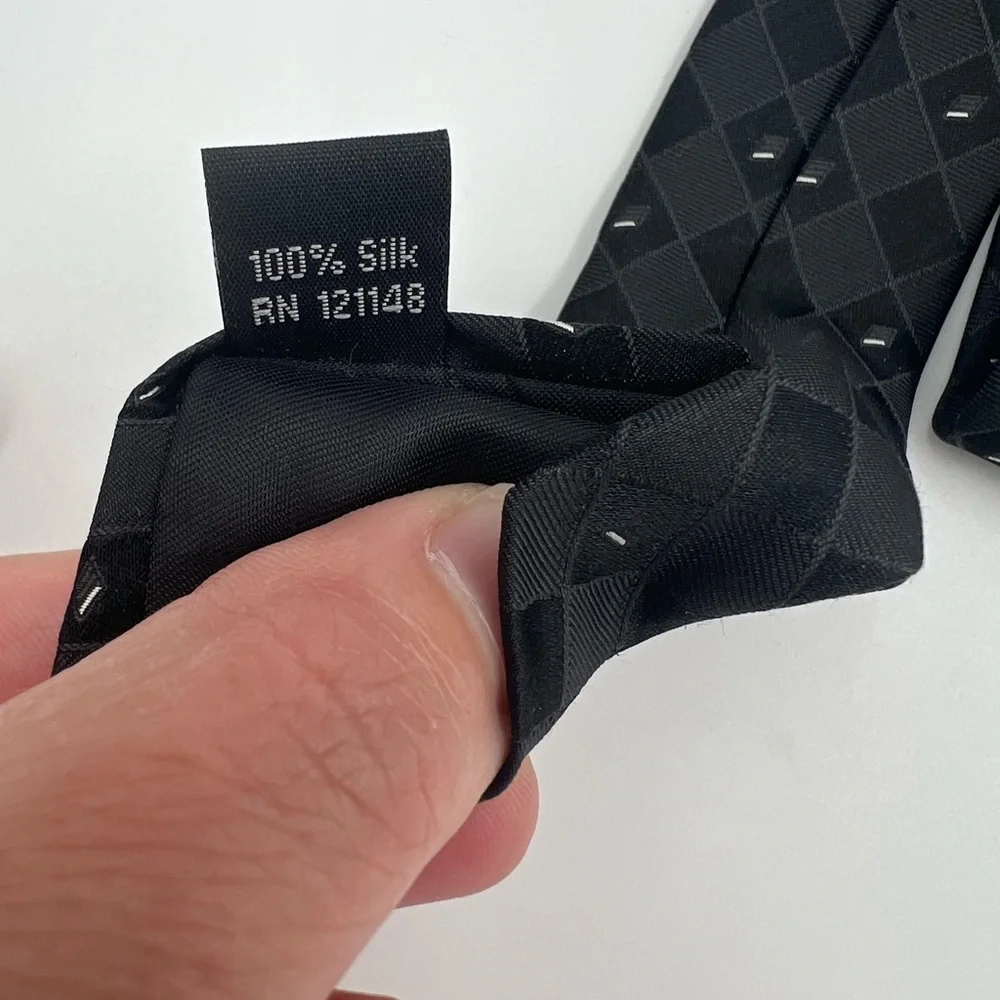 Van Heusen studio Black 100% silk Diamond Argyle Classic Tie